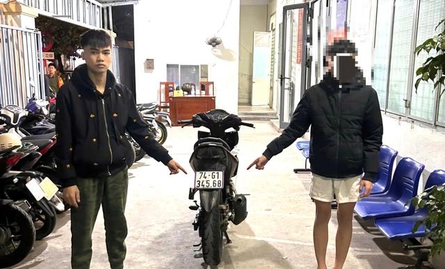 Mang hung khí rượt đuổi, chém người tới tấp vì nhầm đó là 'đối thủ'- Ảnh 1.