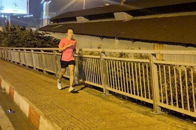 Thời tiết se lạnh, chơi thể thao sao cho đúng để tránh rủi ro? - Ảnh 1.