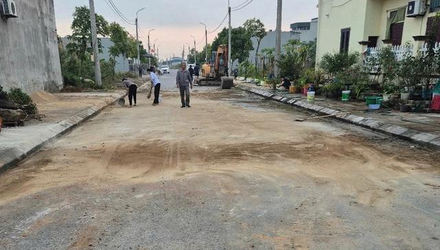 Vụ xây tường chắn ngang đường ở Nga Sơn: Đồng ý đền bù đất cho dân - Ảnh 2.