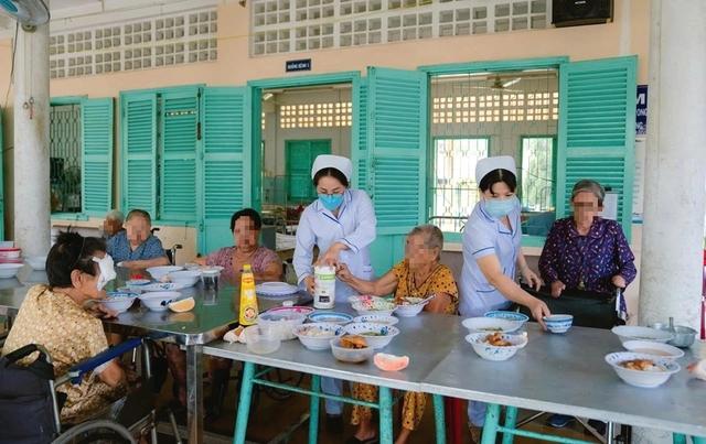Người bệnh của TP.HCM được hỗ trợ tiền ăn, cao nhất đến 170.000 đồng/ngày - Ảnh 1.