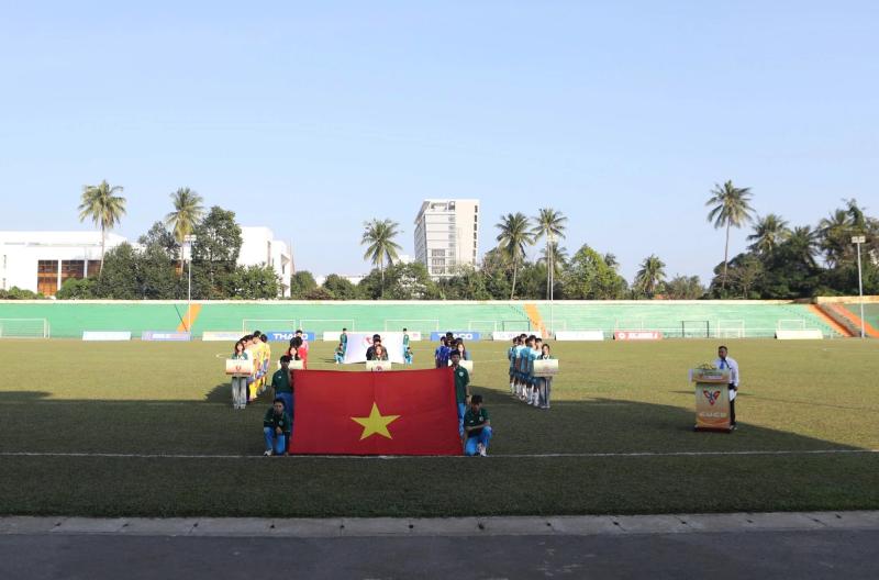 Khai mạc khu vực Duyên hải miền Trung: Lan tỏa không chỉ tình yêu bóng đá...- Ảnh 2.