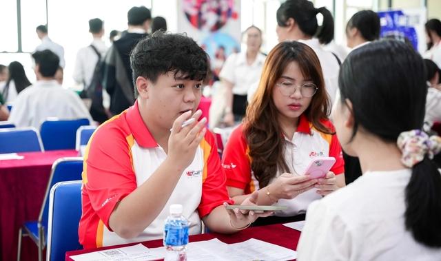 Tất bật xây dựng portfolio để chuẩn bị mùa tuyển dụng đầu năm 2026 - Ảnh 2.