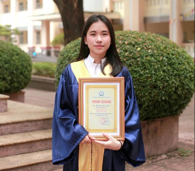 Nữ sinh đoạt giải nhất kỳ thi học sinh giỏi quốc gia THPT môn ngữ văn - Ảnh 2.