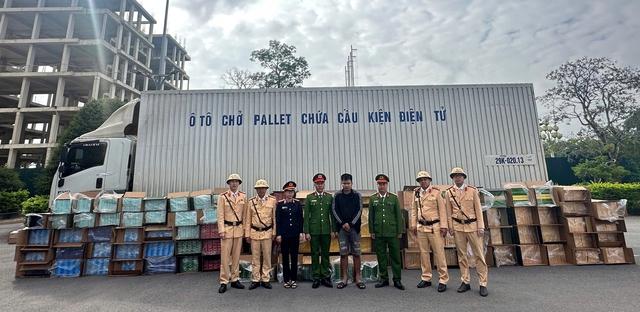 Xe 'chở cấu kiện' đánh võng trốn công an, lộ vụ buôn lậu thuốc lá lớn nhất Quảng Trị - Ảnh 1.