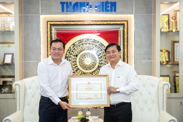 Tỉnh Cà Mau tặng bằng khen Báo Thanh Niên - Ảnh 2.