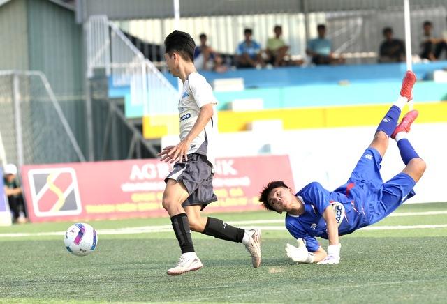 Cú đúp đầu tiên ở vòng loại Tây Nam bộ TNSV THACO cup 2026, tác giả thần tượng Neymar- Ảnh 2.