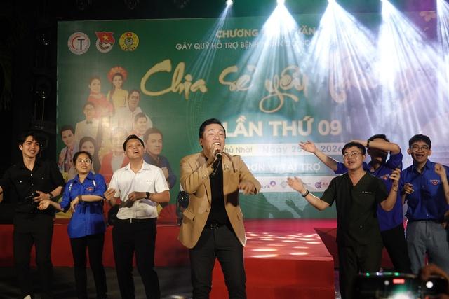 Lam Trường 'làm liveshow' phục vụ bệnh nhân tại Cần Thơ - Ảnh 2.