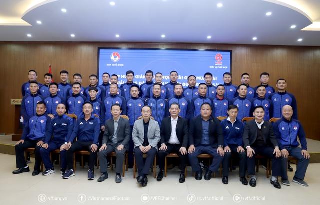‘Mổ băng’ các tình huống VAR, Ban Trọng tài có động thái đặc biệt khi V-League tái xuất- Ảnh 5.