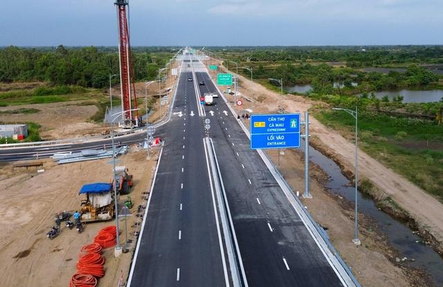 Cao tốc Cần Thơ Cà Mau thông xe tài xế phấn khởi giảm áp lực lái xe    - Ảnh 1.