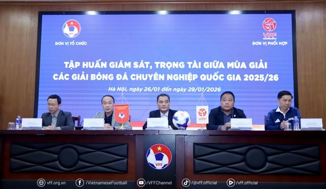 ‘Mổ băng’ các tình huống VAR, Ban Trọng tài có động thái đặc biệt khi V-League tái xuất- Ảnh 1.