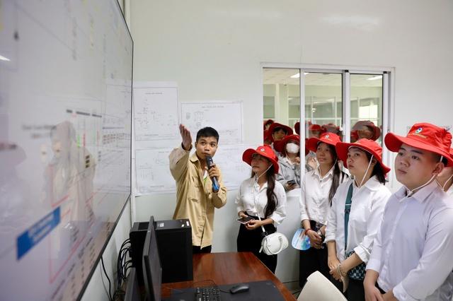 Gần 100 tân thủ khoa tham quan công nghệ xử lý chất thải hiện đại tại VWS - Ảnh 4.