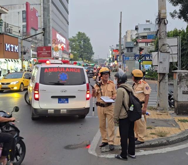 Nguyên nhân ô tô tông 6 xe máy trước nhà thiếu nhi Thủ Đức- Ảnh 2.