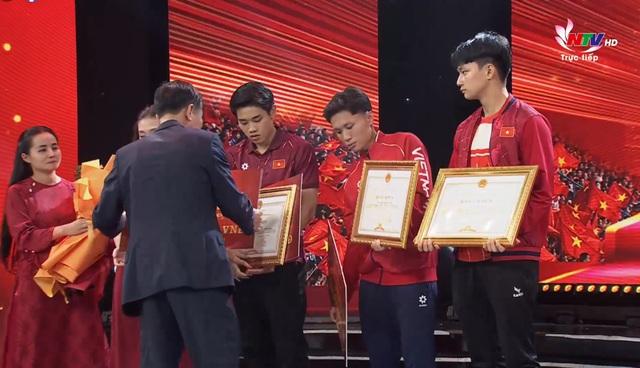 Mẹ của Vua phá lưới châu Á Đình Bắc: 'Tôi không dám xem con trai thi đấu nữa'- Ảnh 5.