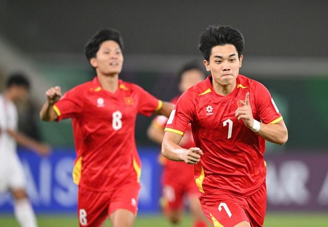 Bầu Đức treo thưởng tiền tỉ cho U.23 Việt Nam: 'Chú Ba giờ mạnh lại rồi’- Ảnh 2.