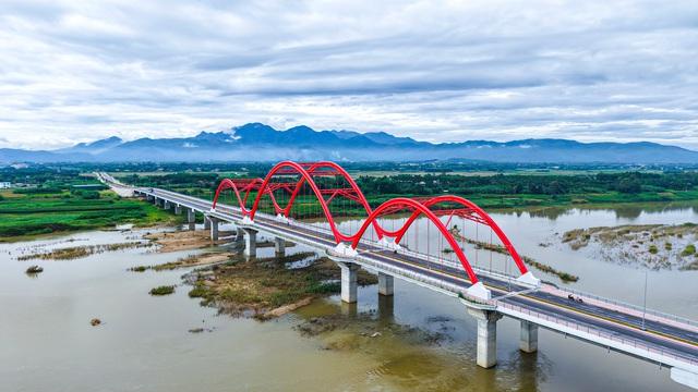 Quảng Ngãi: Hạ tầng giao thông liên kết đông - tây còn nhiều bất cập- Ảnh 6.