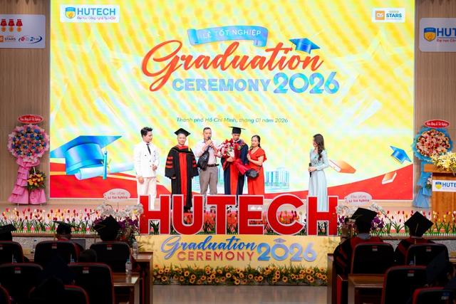 Vượt nghịch cảnh, nam sinh công nghệ thông tin tốt nghiệp loại giỏi gây xúc động- Ảnh 2.