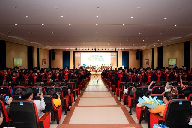 Vượt nghịch cảnh, nam sinh công nghệ thông tin tốt nghiệp loại giỏi gây xúc động- Ảnh 4.
