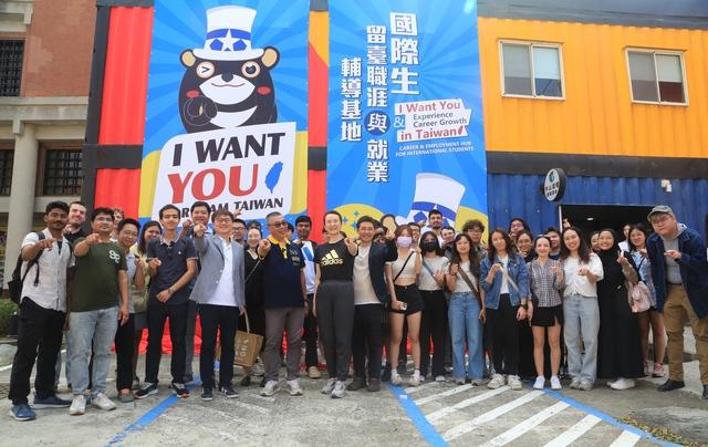 Đài Loan nới quyền làm việc và khả năng định cư cho du học sinh - Ảnh 2.