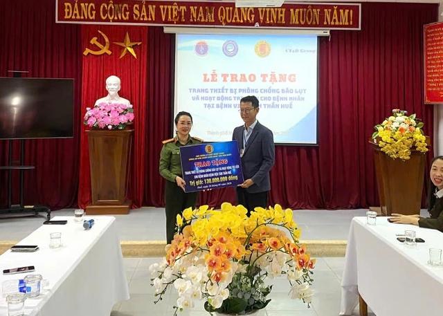 Công an cửa khẩu Tân Sơn Nhất hỗ trợ an sinh xã hội tại Huế dịp tết Bính Ngọ 2026 - Ảnh 2.
