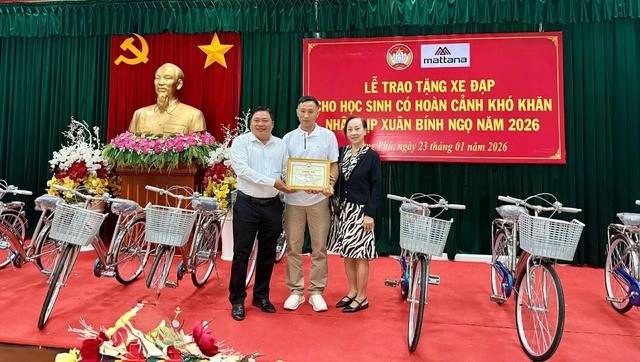 Giải pickleball từ thiện Mattana trao tặng 500 xe đạp đến học sinh khó khăn- Ảnh 3.