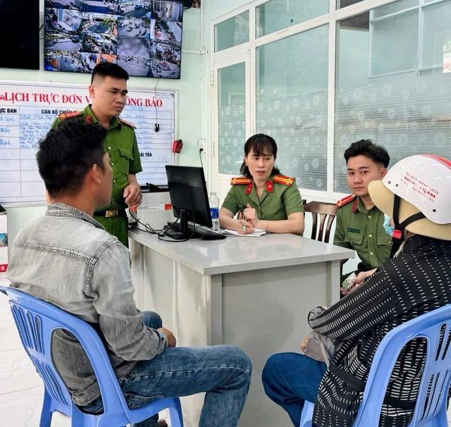 Công an TP.HCM giúp cụ bà thoát bẫy lừa 80 triệu đồng- Ảnh 1.