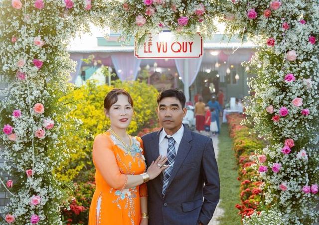 Đám cưới con gái rực rỡ giữa vườn mai ở Cần Thơ khiến mọi người trầm trồ - Ảnh 2.
