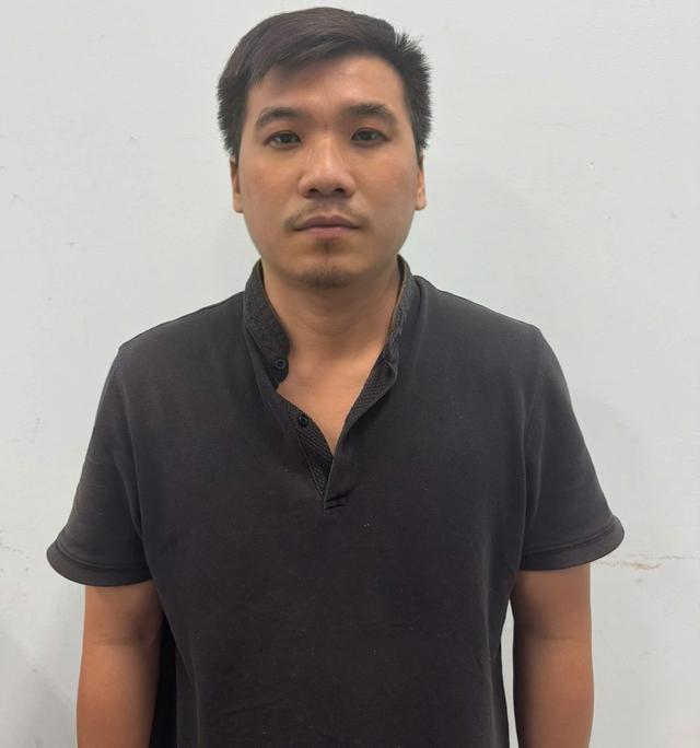 TP.HCM: Khởi tố gã trai say xỉn, hành hung tài xế và đập phá xe công nghệ - Ảnh 1.