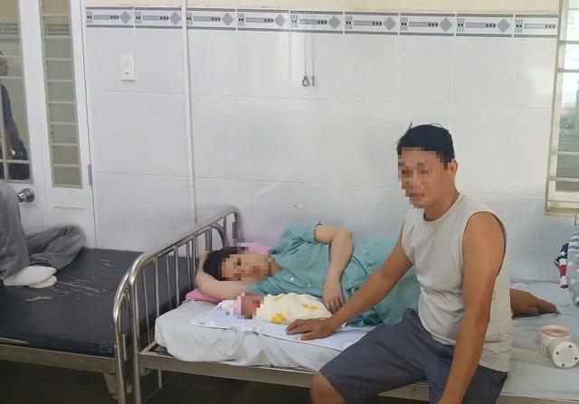 Bị trung tâm y tế từ chối, người đàn ông ở TP.HCM phải đỡ đẻ cho vợ trên taxi- Ảnh 1.