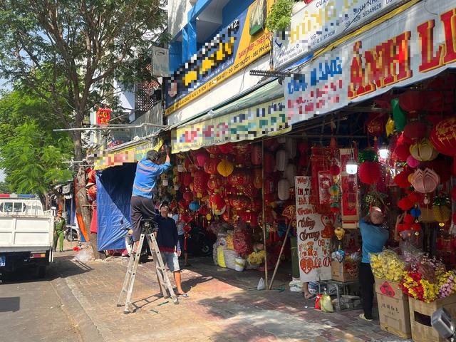TP.HCM 'dẹp loạn' lấn chiếm lòng lề đường- Ảnh 3.