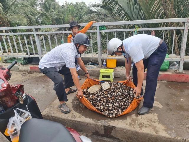 TP.HCM 'dẹp loạn' lấn chiếm lòng lề đường- Ảnh 5.