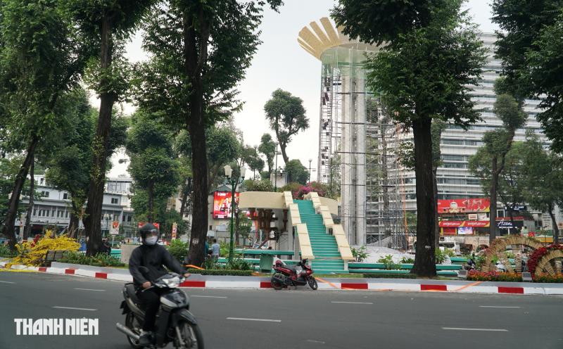 Hồ Con Rùa khoác ‘áo mới’, đổi gam màu lạ mắt trước thềm Tết Bính Ngọ - Ảnh 7.