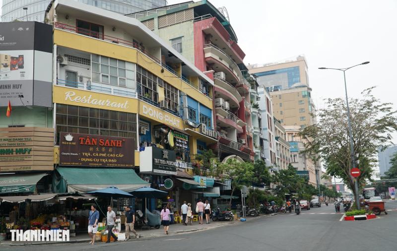 Ngoài chợ Bến Thành, Hồ Con Rùa những nơi nào ở TP.HCM được sơn mới đón tết? - Ảnh 4.