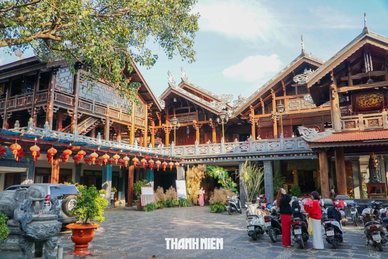 Chùa Sắc tứ Khải Đoan của triều Nguyễn: Người dân diện áo dài, chụp hình lưu niệm - Ảnh 9.