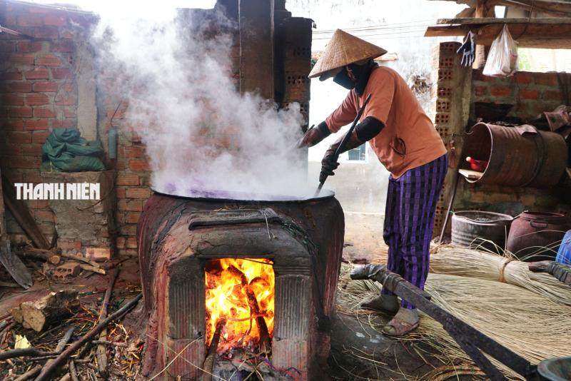 Làng dệt chiếu cói Phú Tân bên đầm Ô Loan giữ gìn nghề truyền thống trăm năm - Ảnh 8.