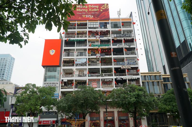 Ngoài chợ Bến Thành, Hồ Con Rùa những nơi nào ở TP.HCM được sơn mới đón tết? - Ảnh 5.