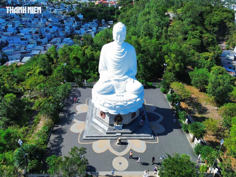 Chùa Long Sơn: Biểu tượng tâm linh trăm năm giữa lòng phố biển Nha Trang- Ảnh 1.