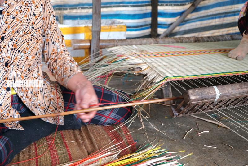 Làng dệt chiếu cói Phú Tân bên đầm Ô Loan giữ gìn nghề truyền thống trăm năm - Ảnh 6.