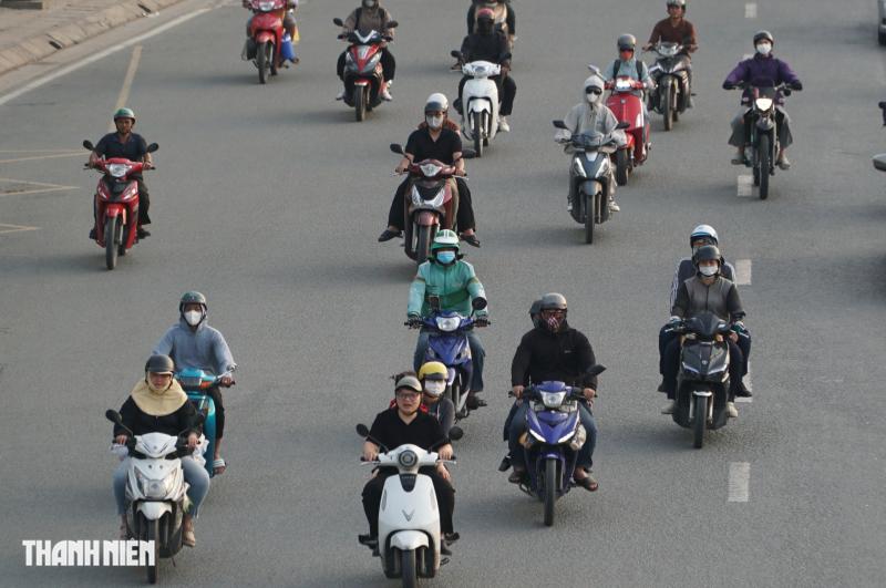 Người miền Tây ùn ùn trở lại TP.HCM sau kỳ nghỉ Tết Dương lịch 4 ngày- Ảnh 8.