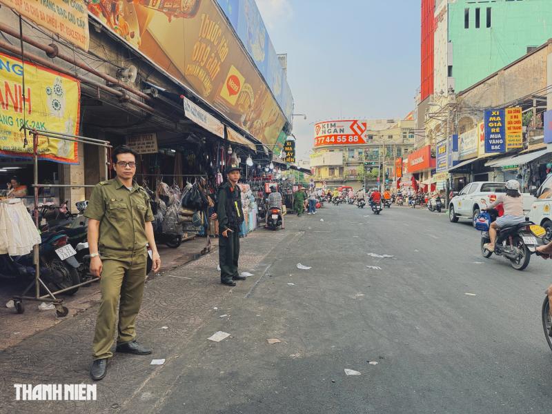 TP.HCM xử lý lấn chiếm vỉa hè: Chợ Bà Chiểu 'lột xác', người dân ngạc nhiên - Ảnh 6.