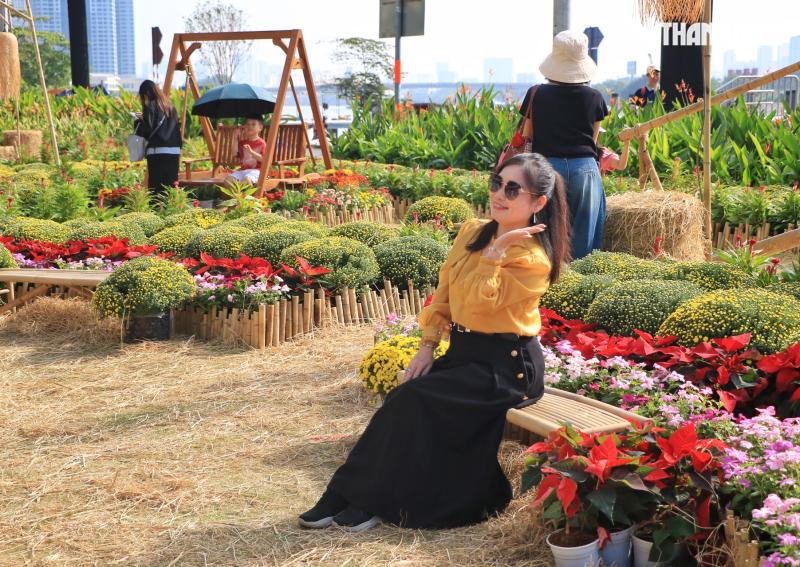 Vườn hoa tết 'mới toanh' gây sốt ngay trung tâm TP.HCM: Đông người đổ về check-in- Ảnh 9.