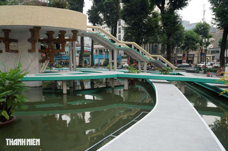 Hồ Con Rùa khoác ‘áo mới’, đổi gam màu lạ mắt trước thềm Tết Bính Ngọ - Ảnh 8.