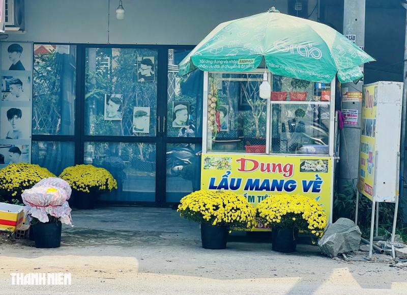 Cảnh đẹp hoa tết Chợ Lách gây xúc động suốt hành trình về Bến Tre - Ảnh 4.