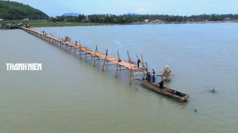 Cầu gỗ dài nhất Việt Nam hồi sinh: ‘Người nhái’ dựng lại Ông Cọp - Ảnh 5.
