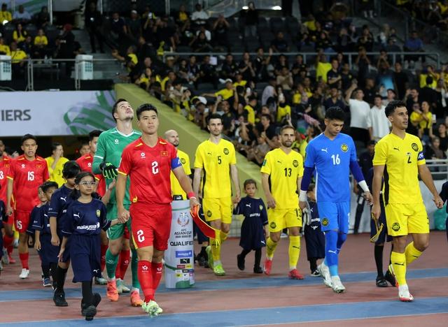 Bóng đá Malaysia một năm quá xấu hổ, tương lai còn u ám hơn: Chờ xử thua Việt Nam- Ảnh 1.