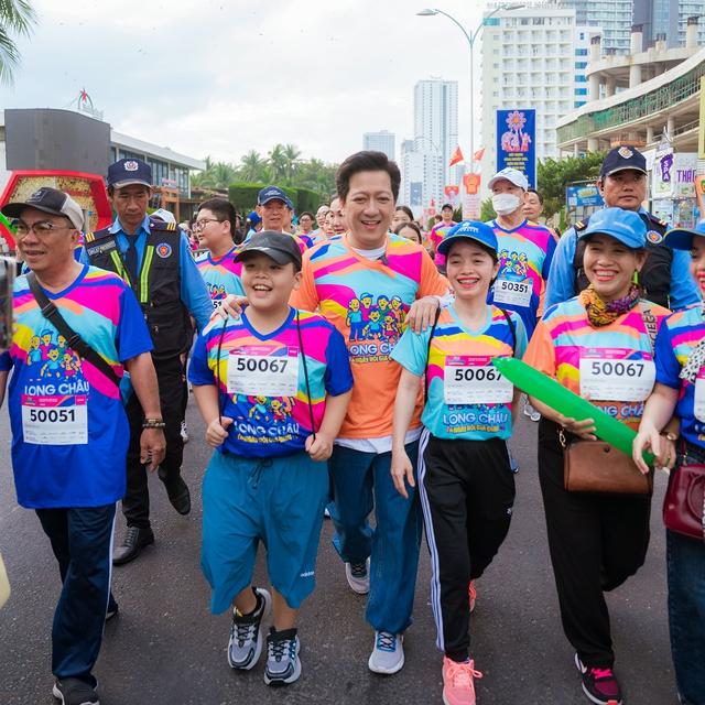 Lần đầu tiên tại Nha Trang: Long Châu tổ chức giải đi bộ đồng hành dành cho gia đình ba thế hệ- Ảnh 2.