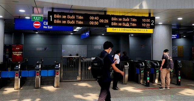 Trang bị máy khử rung tim tự động tại các ga metro TP.HCM - Ảnh 1.