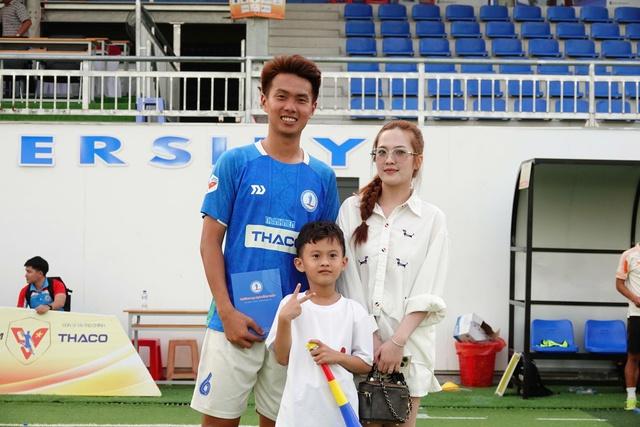 Cầu thủ 'đặc biệt' của Trường ĐH Đồng Tháp tại TNSV THACO cup 2026: Vợ con luôn sát cánh- Ảnh 2.