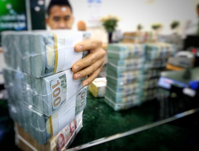 Giá USD hôm nay 17.1.2026: Đô la Mỹ tự do giảm mạnh - Ảnh 1.