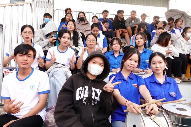 Áo xanh thanh niên ‘phủ sóng’ sân Đồng Tháp giải TNSV THACO cup 2026- Ảnh 6.