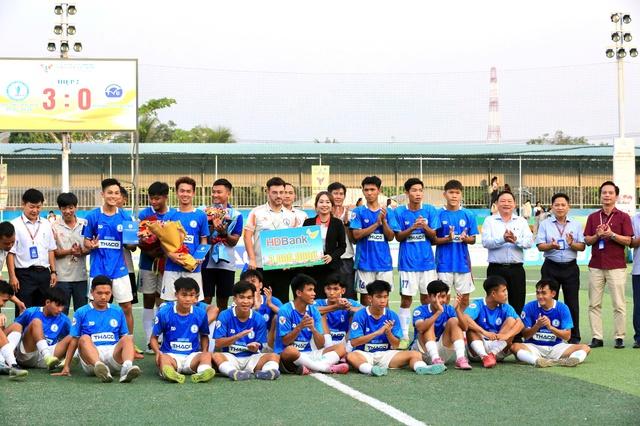 Sân 1.600 chỗ ngồi ‘hết sức chứa’ tại chung kết Tây Nam bộ TNSV THACO cup 2026- Ảnh 18.